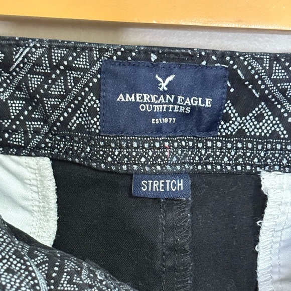 3/$10⚡️American Eagle Black & White Patterned Midi Length Shorts 5” Inseam - Picture 5 of 14